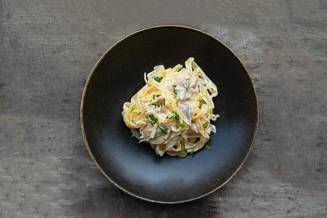 Creamy mushroom chicken pasta 7576678 640