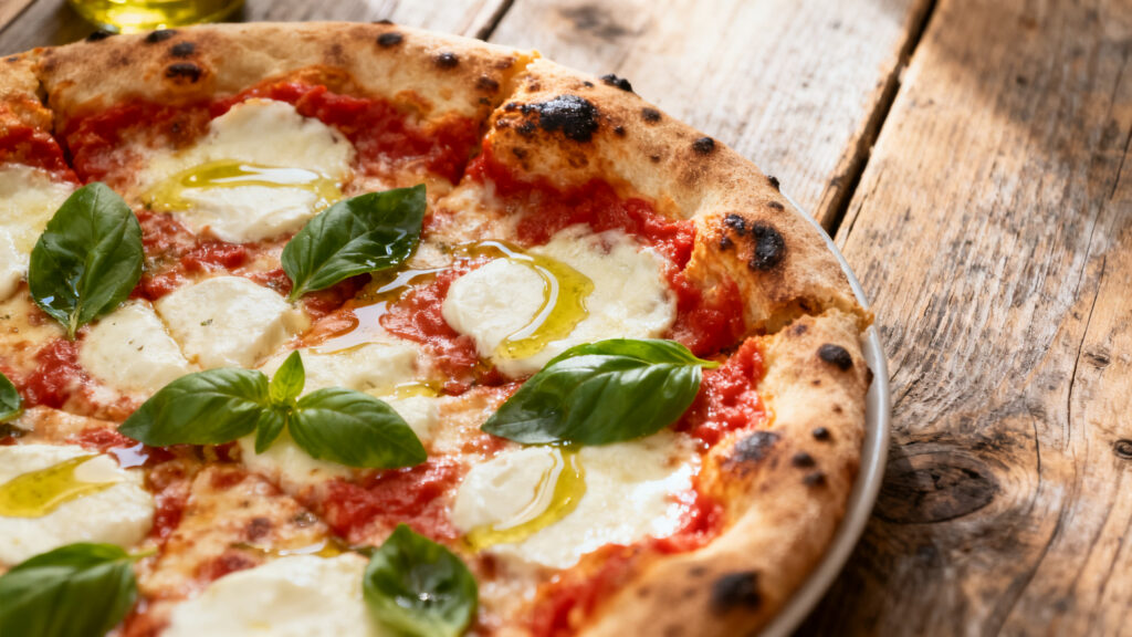 Evde pizza tarifi italyan usulu incecik hamur ve nefis sos ile 1785071033
