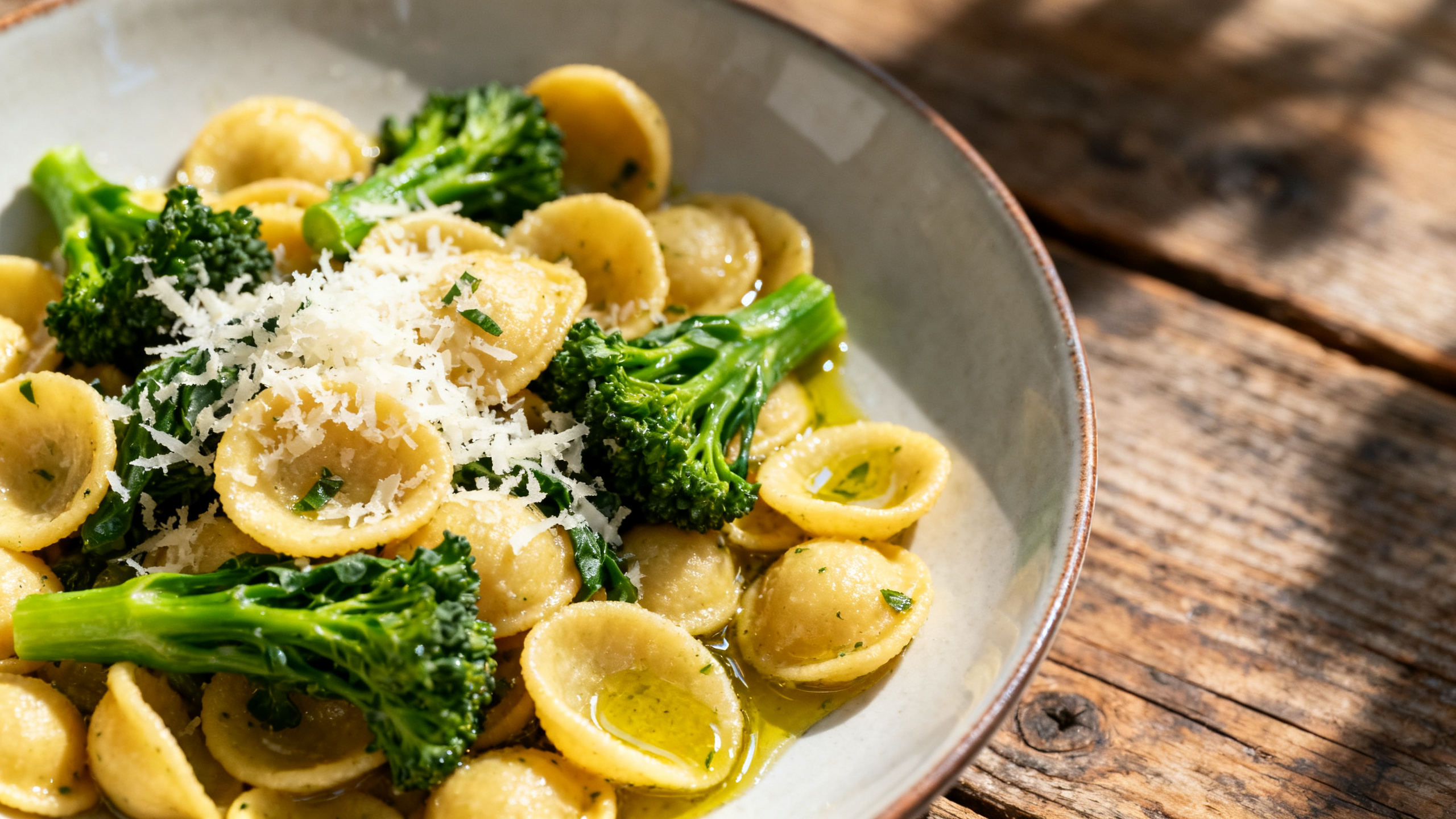 Orecchiette con Cime di Rapa: Puglia’nın Geleneksel Brokoli Makarnası – Adım Adım Nefis Tarif