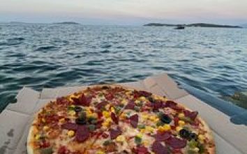 Deniz Ürünlü Pizza