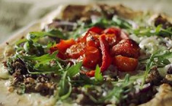 Midye ve Beyaz Şaraplı Pizza