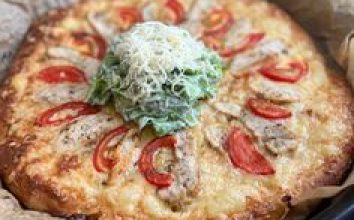 Kırmızı Biber Soslu ve Deniz Ürünlü Pizza