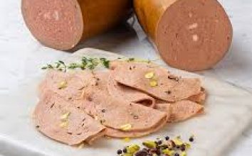 Mortadella: İtalyan Mutfağının Büyüleyici Şarküsü