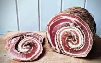 Pancetta İle Lezzetin Kapılarını Aralayın: İtalyan Mutfaklarının Gizli Kahramanı