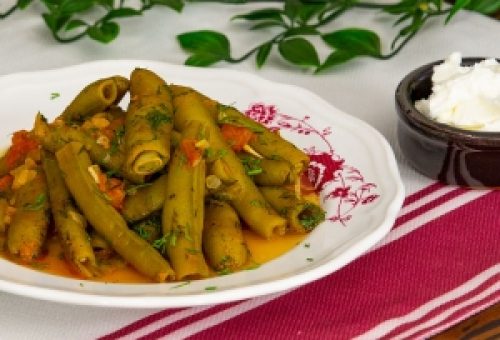 Zeytinyağlı Bakla ile Yaz Sofralarına Lezzet Katın: Pratik Tarifler ve İpuçları