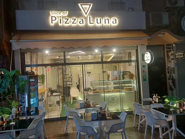 Slice of Pizza Luna
