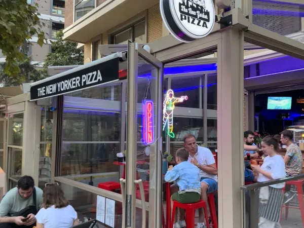 The New Yorker Pizza Cadde