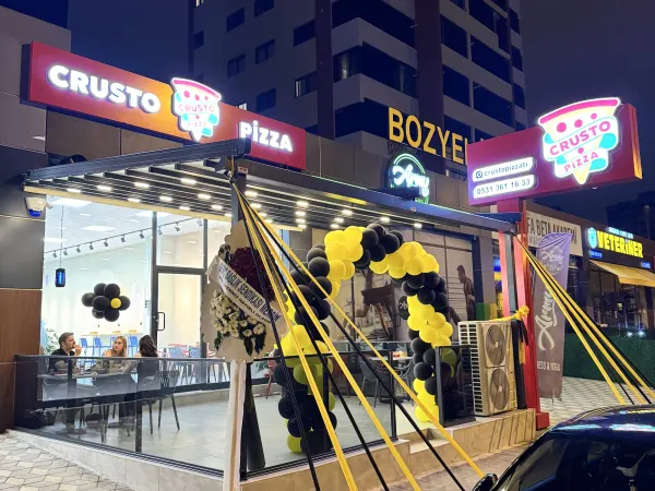 Crusto Pizza
